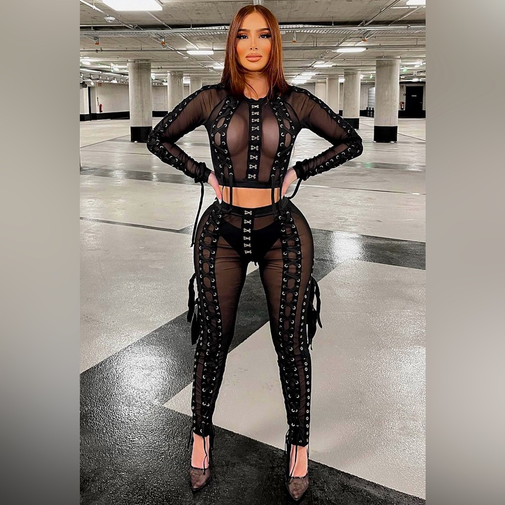 Lace up long sleeve Pant set - Ensemble pantalon à lacets et manches longues